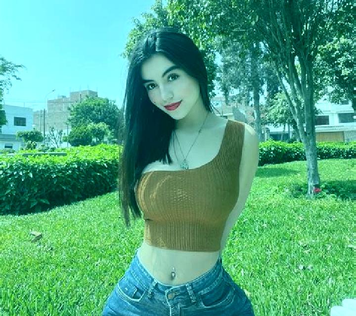 Abril Alpandeire escort