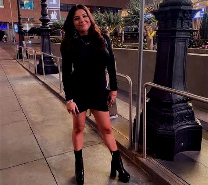 Abril Vozmediano escort
