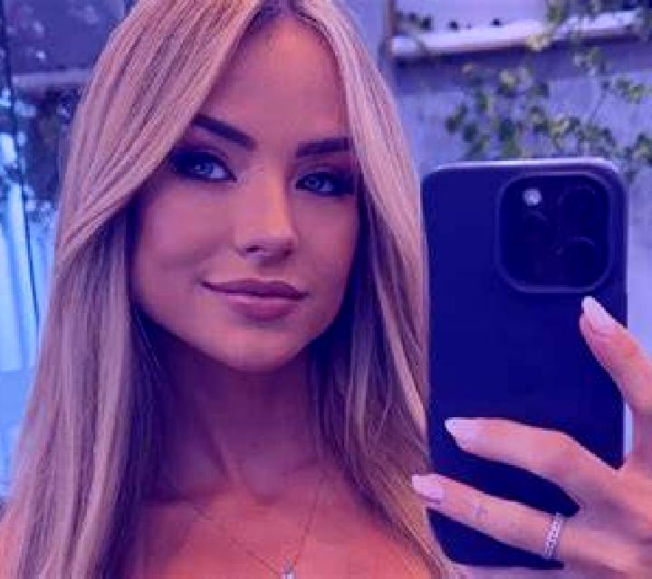 Adriana 2 Finana escort