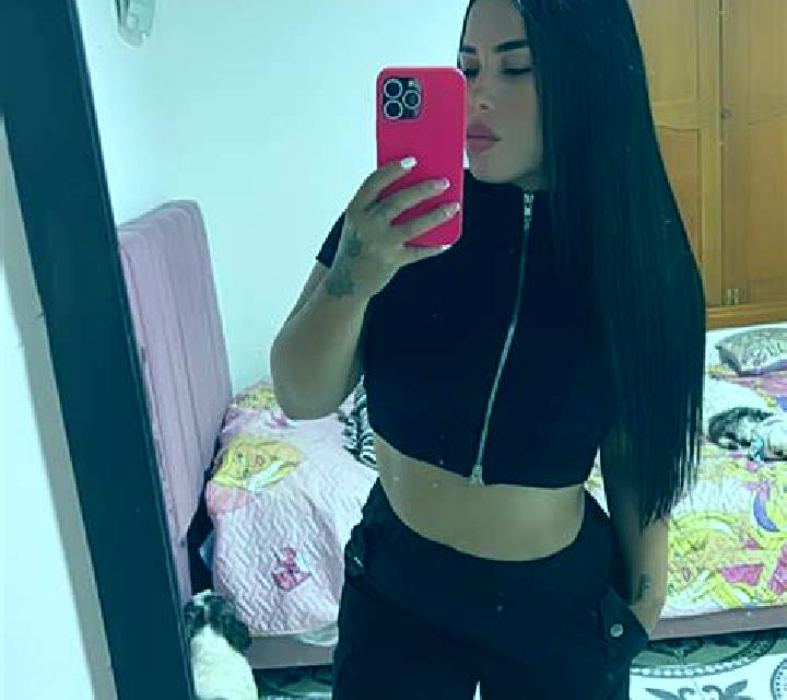 Cayetana 3 Ataquines escort