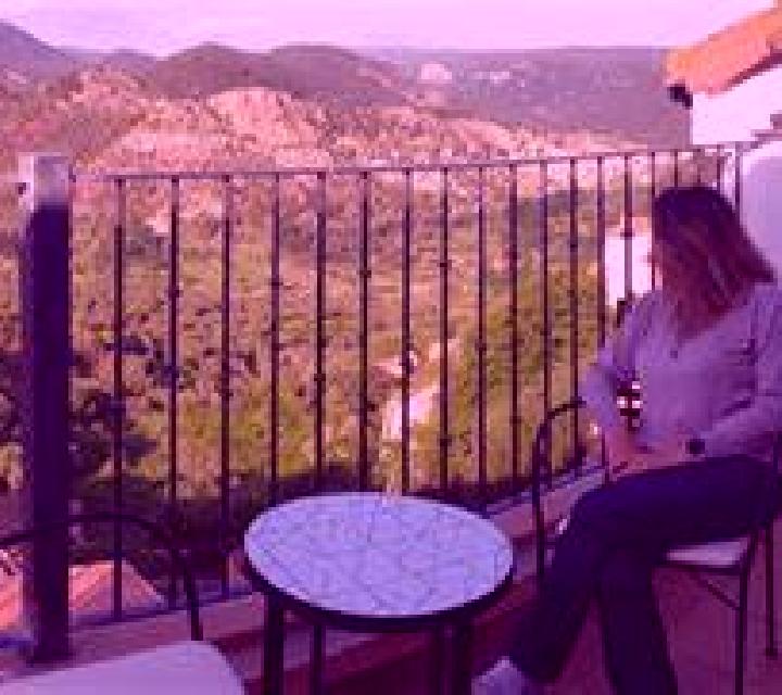 Cayetana Santa Cruz de Moya escort