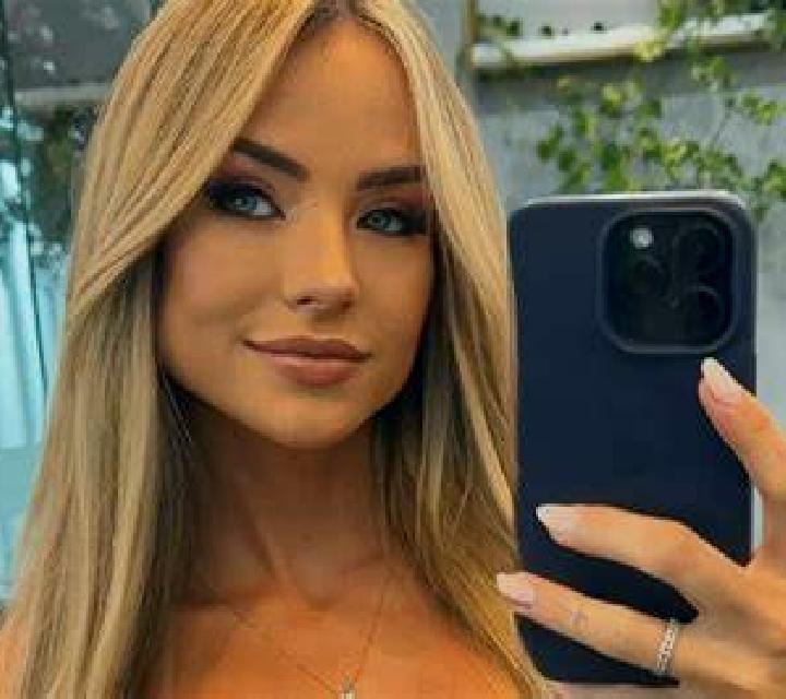 Cristina 2 Escucha escort