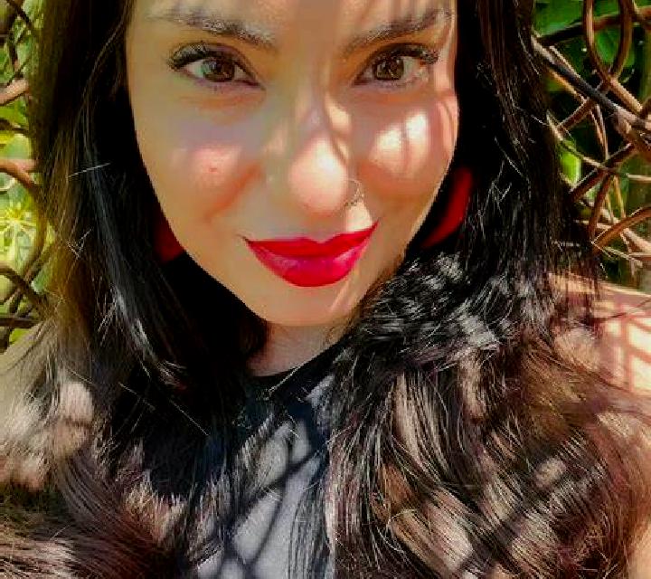 Daniela Pavones escort