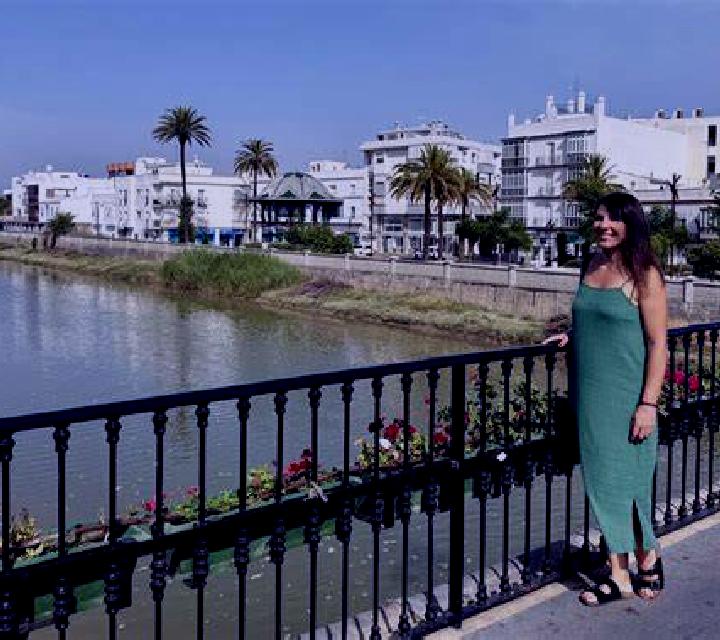 Emilia Linares escort