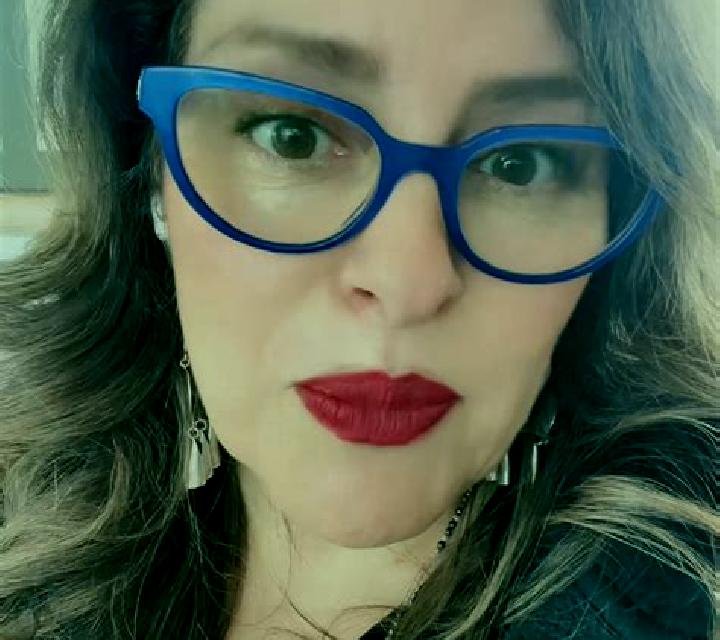 Gabriela Bezas escort
