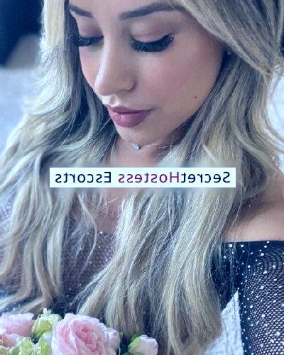 Giulia Banos de Molgas escort
