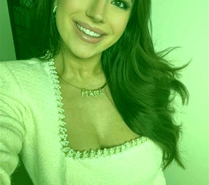 Julia 2 Leza escort