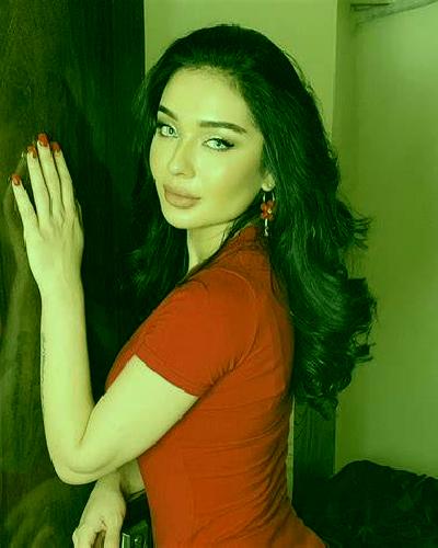Julia Chera escort