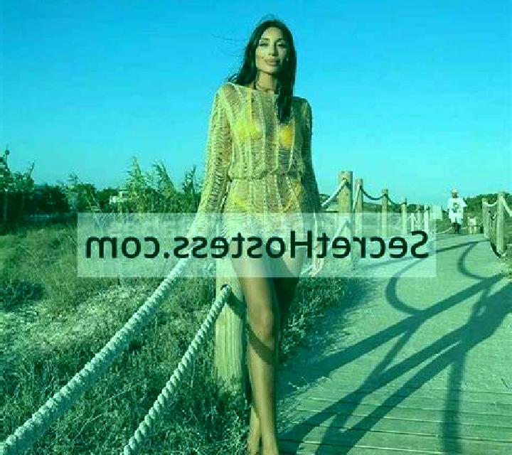 Lola 2 Suria escort