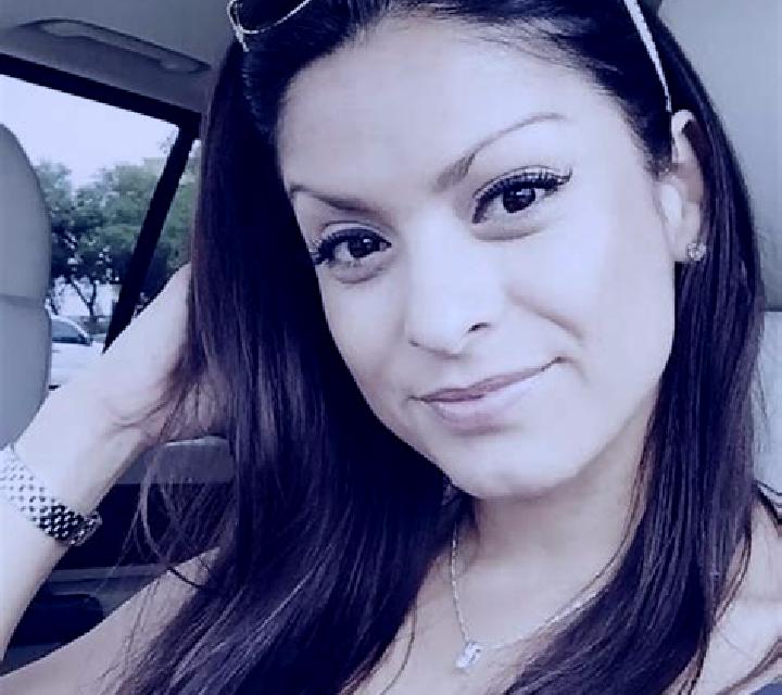 Lola 3 Gualta escort