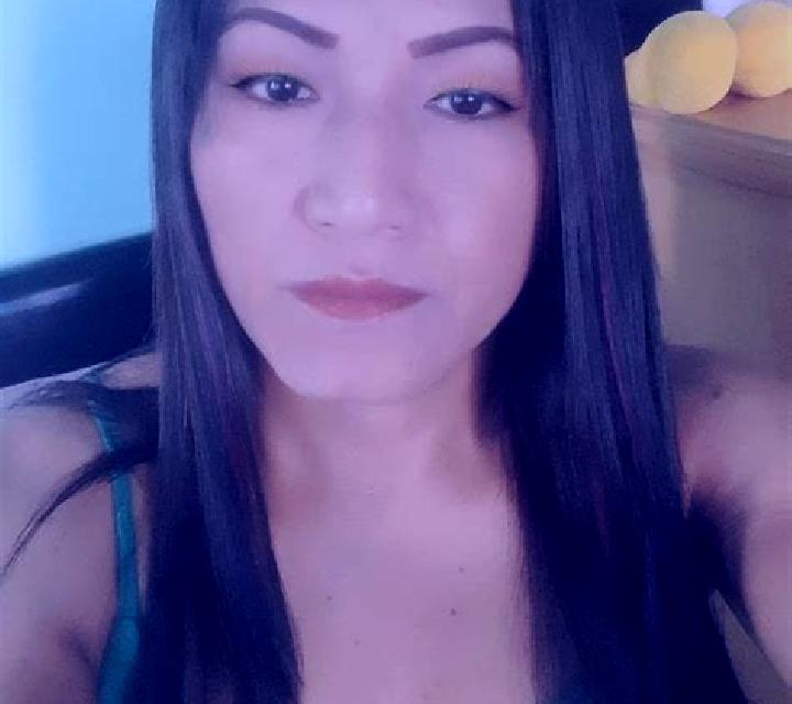 Lola 3 Miengo escort