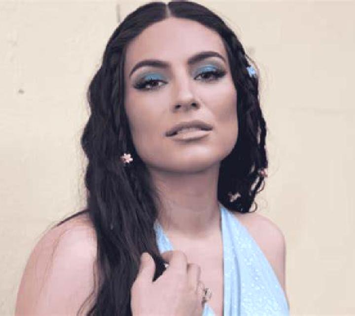 Lucía Tinosillos escort