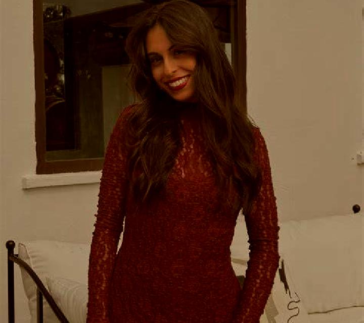 Martina 2 Outes escort