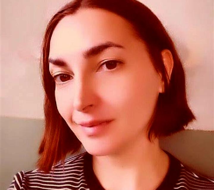 Nadia 2 Escucha escort