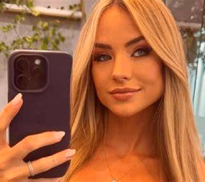 Ángela Ares escort