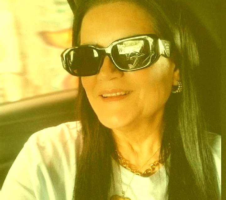 Ángela Sarinena escort