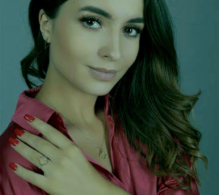 Nora Tortella escort