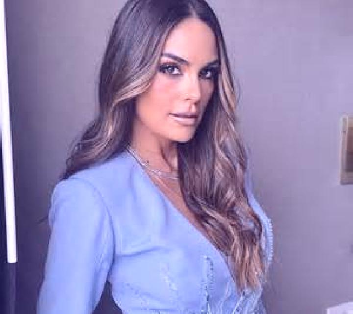 Nora Villada escort
