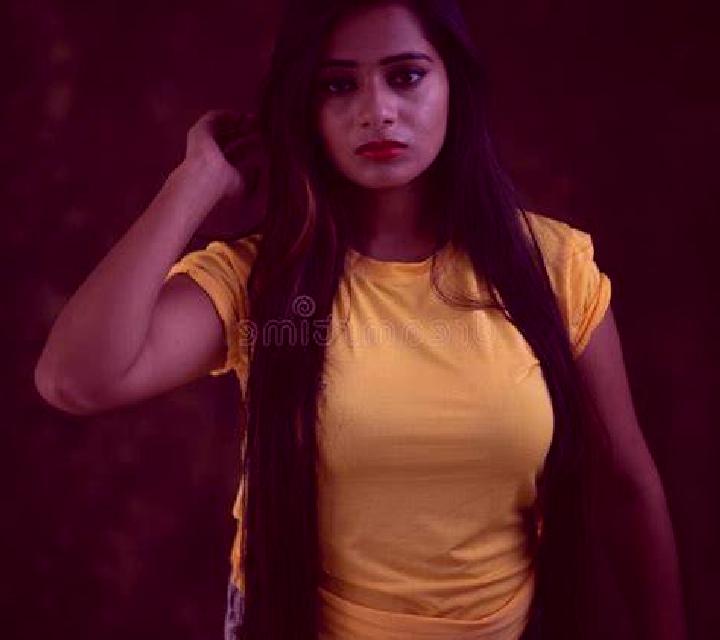 Paula Pueblica de Valverde escort