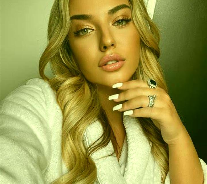 Zara Leaburu escort